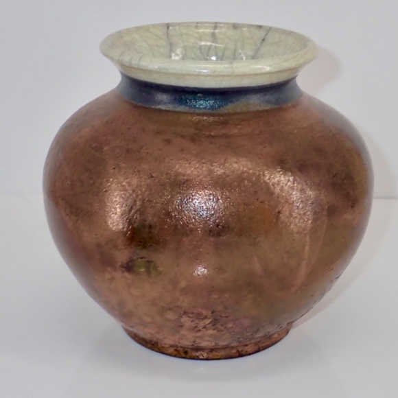 Raku Pottery Vase Iridescent Signed 6" Tall x 6" dia beautifully crafted - Picture 3 of 13